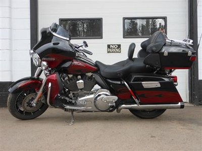 2011 Harley-Davidson FLHTCUSE4 CVO Ultra Classic Electra Glide