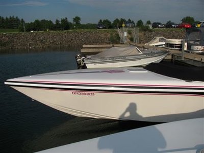 1998 Checkmate Boats Inc 242 Convincor 26'